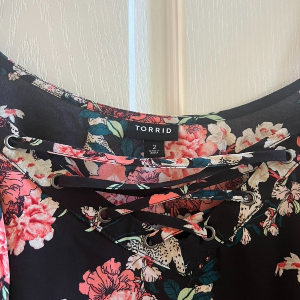 Torrid Cold Shoulder Boho Chic Black Floral Top – Size 2 Plus - Picture 7 of 7